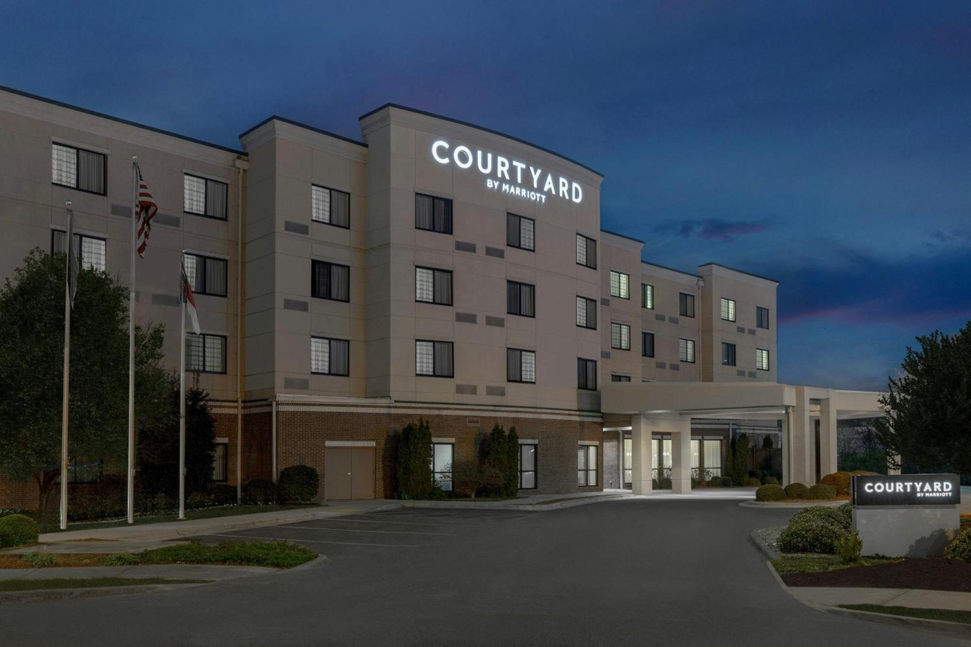 Courtyard By Marriott Salisbury Hotell Exteriör bild