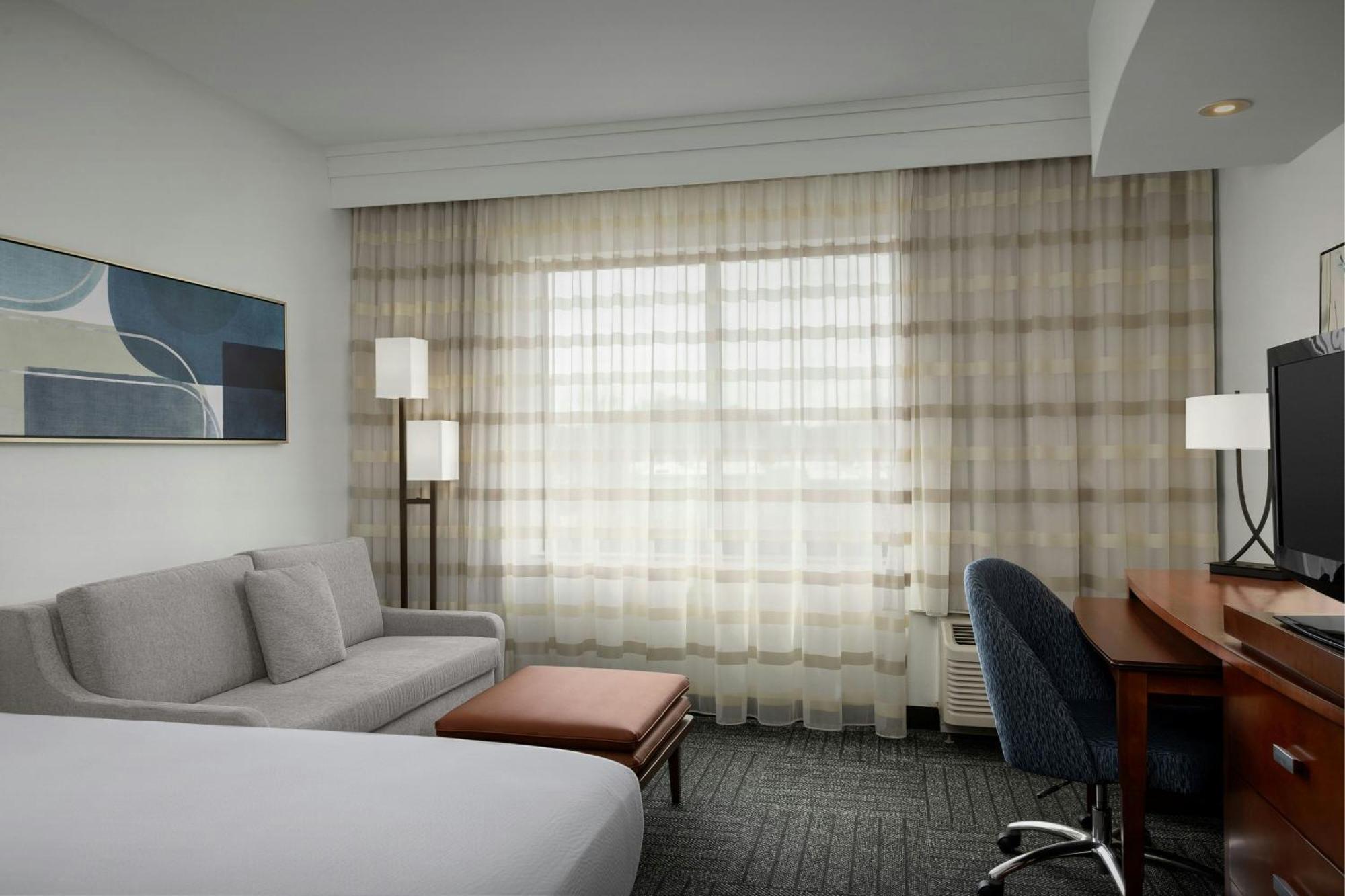 Courtyard By Marriott Salisbury Hotell Exteriör bild